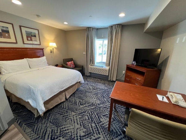 Candlewood Suites LAX Hawthorne image 10