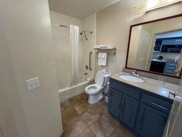 Candlewood Suites LAX Hawthorne image 12