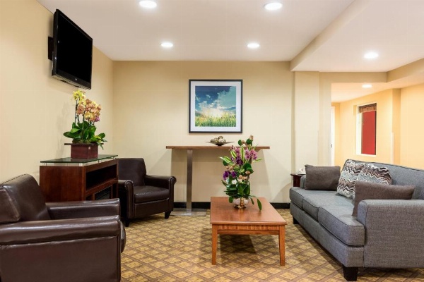 Candlewood Suites LAX Hawthorne image 16